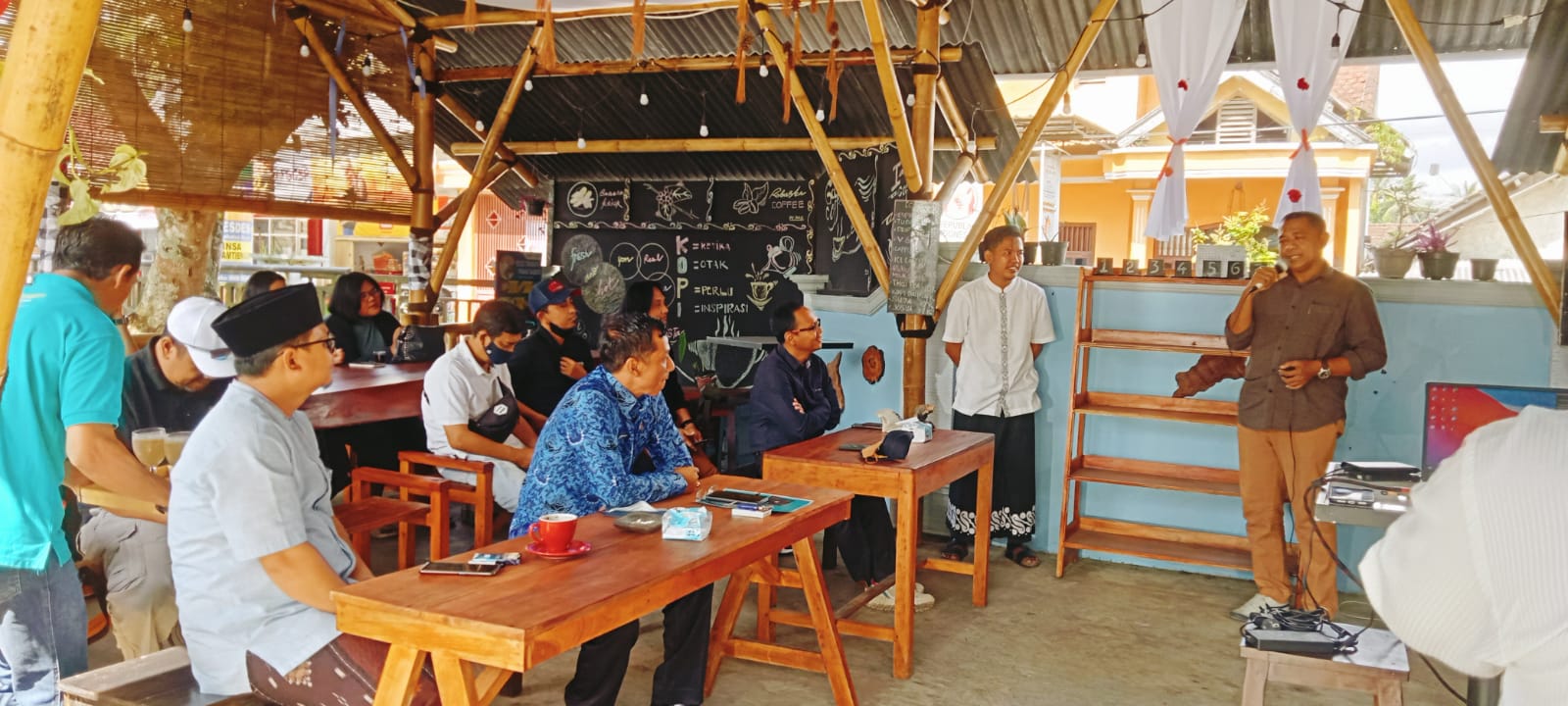 Gambar KUNJUNGAN  LAPANGAN TIM II PENILAIAN LOMBA VIDEO KREATIF USAHA EKONOMI DPMD PROVINSI JAWA TIMUR DI DESA SIDOMULYO KECAMATAN SILO