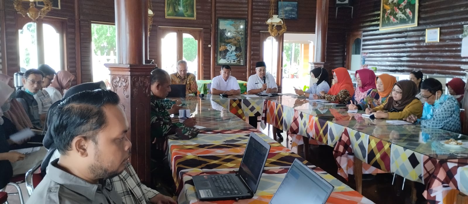 Gambar RAPAT KOORDINASI PERSIAPAN BBGRM (BULAN BHAKTI GOTONG ROYONG MASYARAKAT) XIX DAN HKG (HARI KESATUAN GERAK) PKK KE-50 PROVINSI JATIM TAHUN 2022